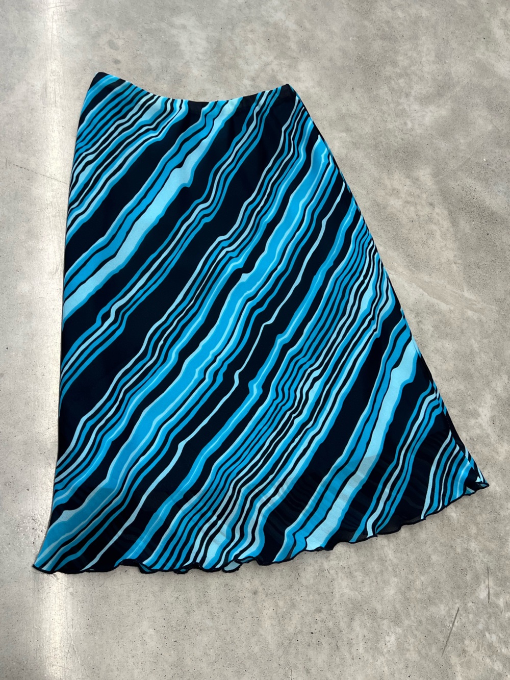 Y2K Suzy Shier Blue and Navy Wave-Print A-Line Skirt size small